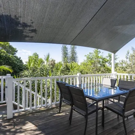 Tawny Roost, 10 Church St Yamba Exterior photo